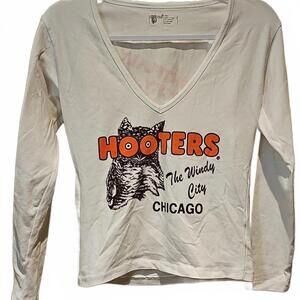 Hooters Girl Uniform Long Sleeve V-Neck T-Shirt Chicago The Windy City Large VTG